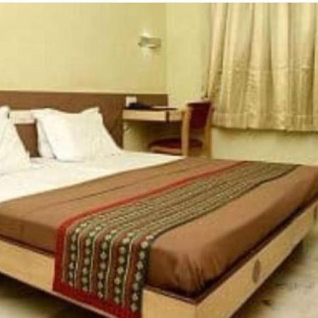 Hotel Chandrawali By Wb Inn Ballia Екстер'єр фото