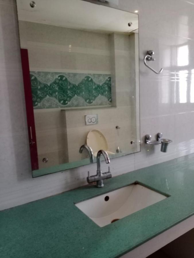 Hotel Chandrawali By Wb Inn Ballia Екстер'єр фото